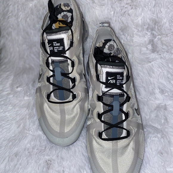 Women’s size 12 Vapormax 2019 - Picture 4 of 8